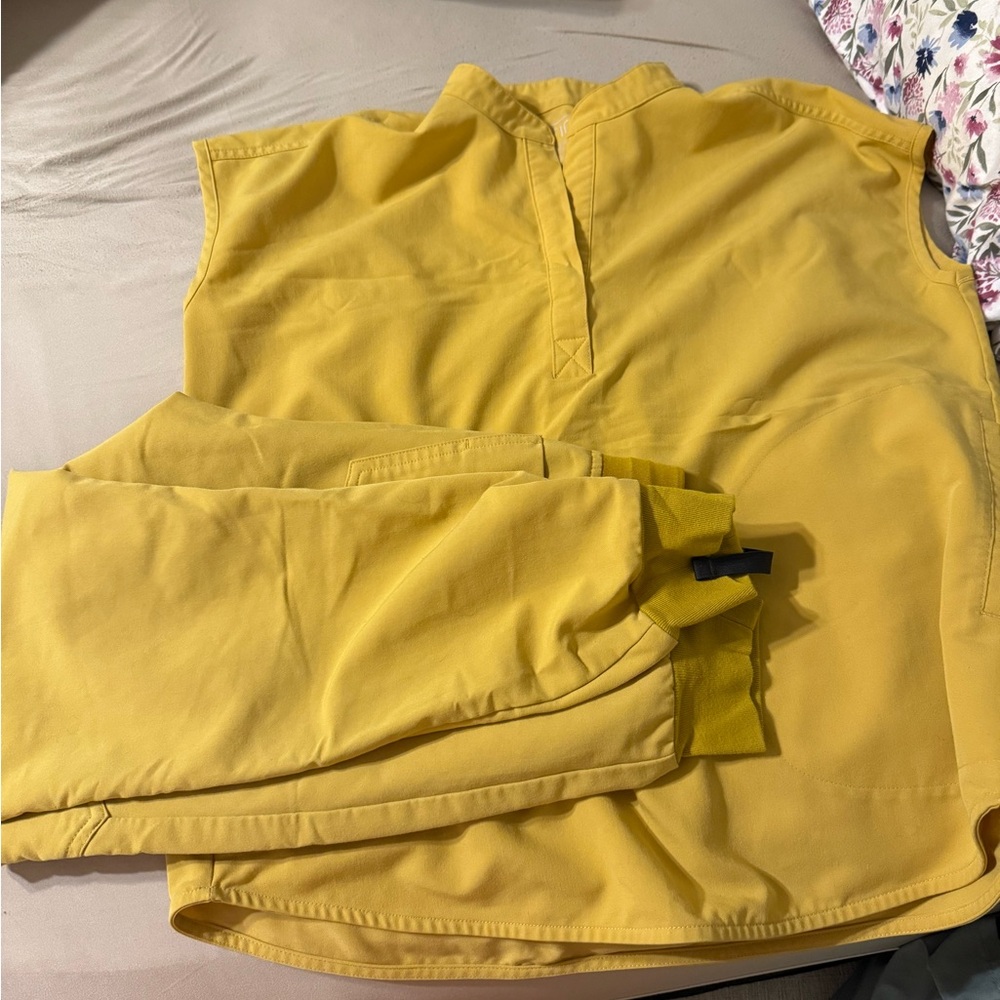 Figs Yellow Scrub Set